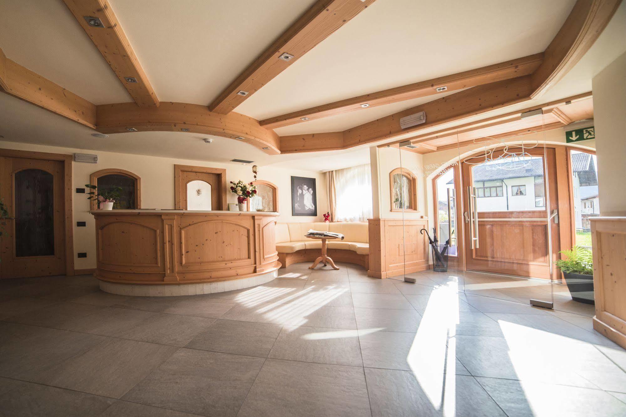 Hotel Garni Paradisi - Wellness & Spa Mezzano Luaran gambar