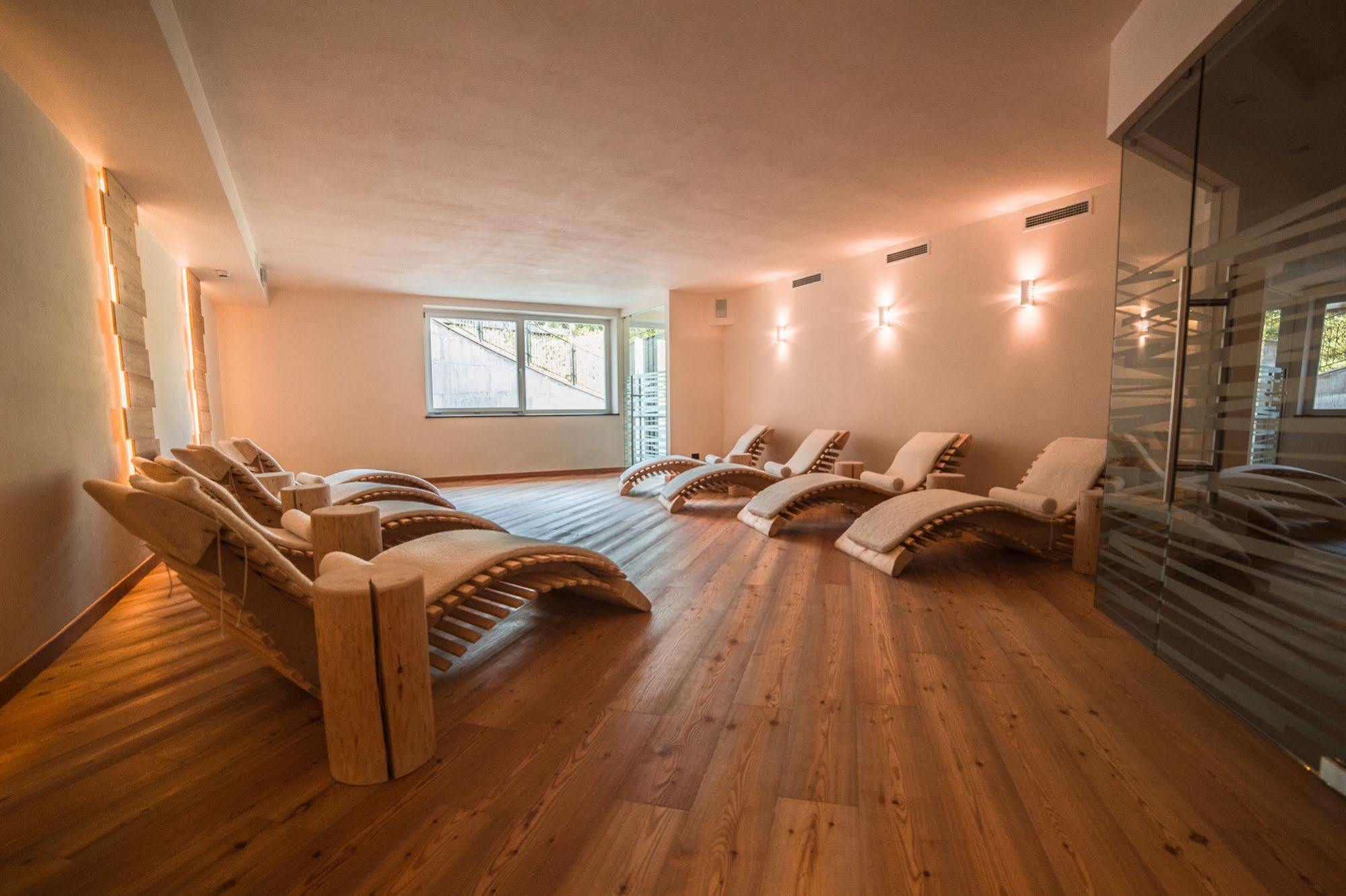 Hotel Garni Paradisi - Wellness & Spa Mezzano Luaran gambar